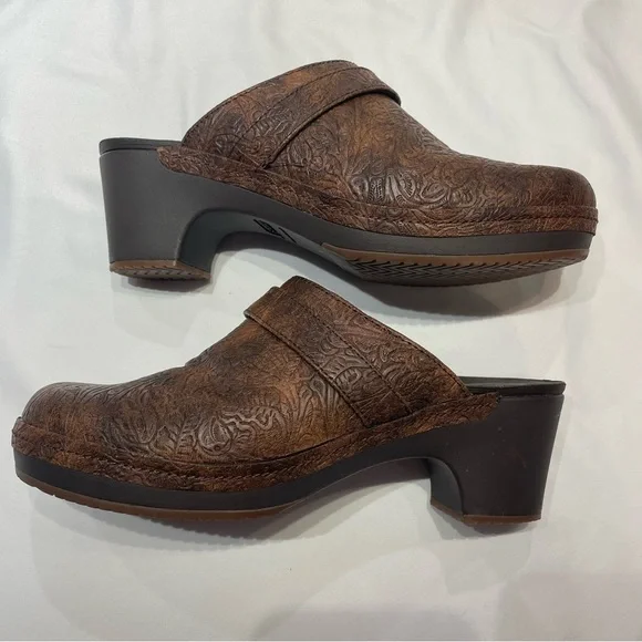 Crocs Brown Embossed Leather-Look Heeled Mules Slide On Women’s Size 10 Shoes - Picture 9 of 16